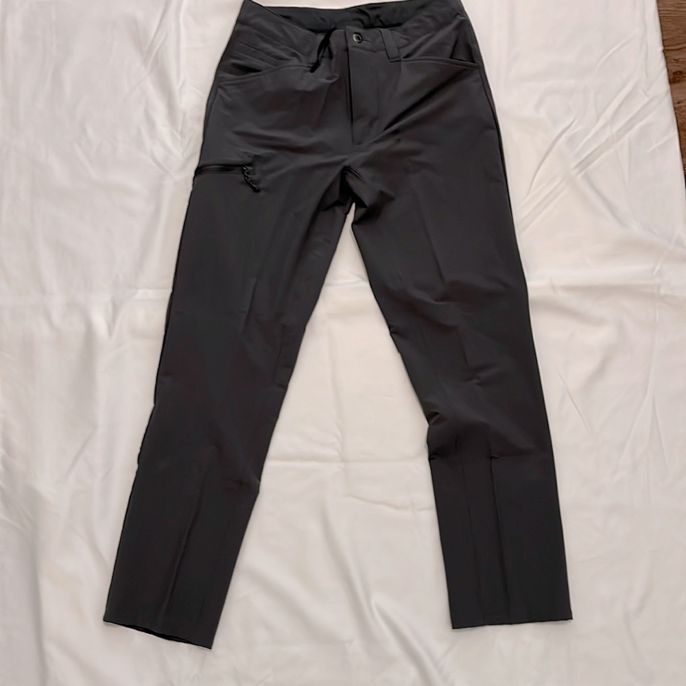 Men’s Patagonia lightweight pants. Size 32.